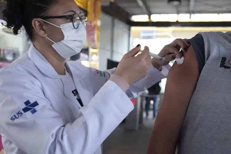 Bahia recebe 1,3 milhão de doses da vacina contra a influenza e inicia distribuição para os 417 municípios