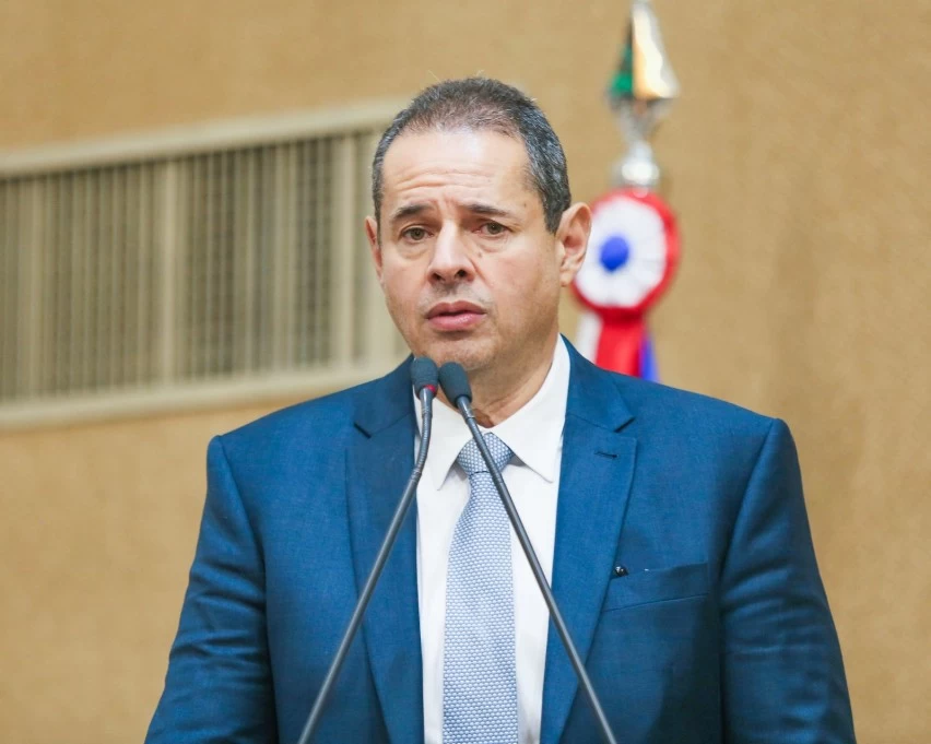 Deputado Nelson Leal tem celular roubado e alerta para golpes