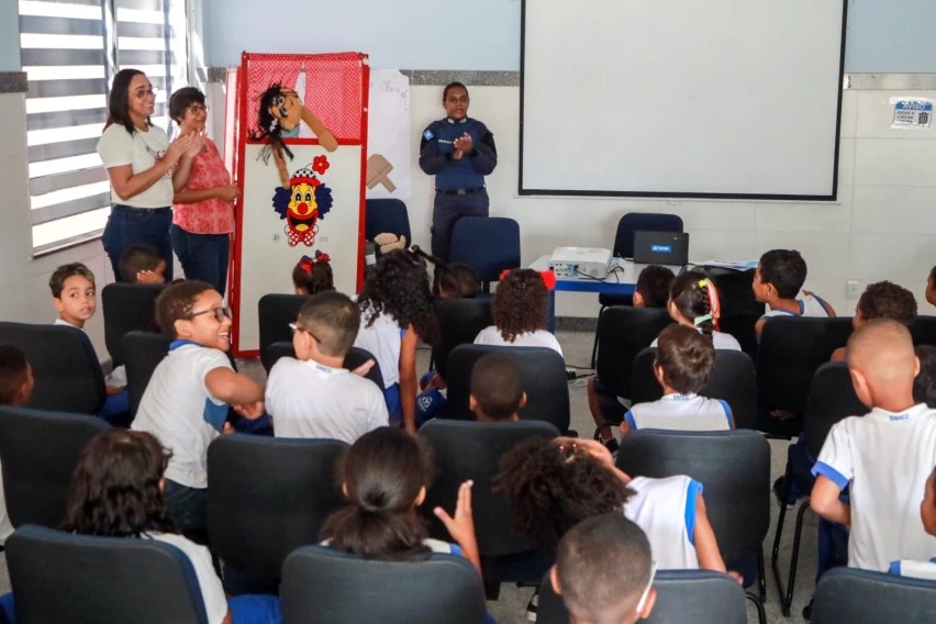 Guarda Civil leva ações contra bullying para escolas da rede municipal de Salvador