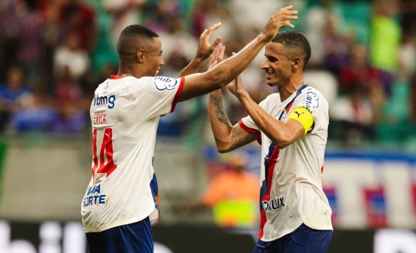 JOGOU MUITO! De camisa nova, Bahia domina o Bragantino na Fonte Nova e segue firme no Brasileirão