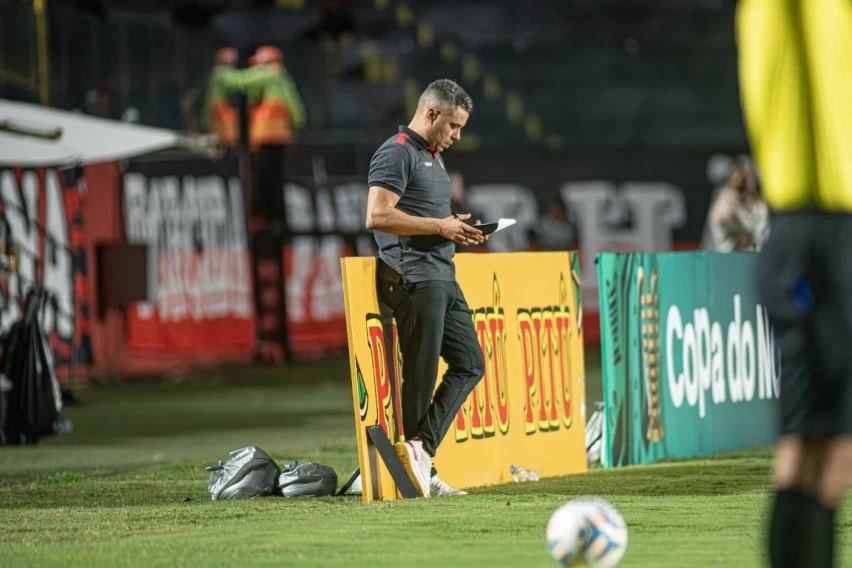 Jair Ventura explica derrota do Vitória e projeta reação imediata