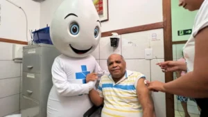 Salvador inicia vacinação contra gripe com ato simbólico e amplia campanha a partir desta quarta-feira (25)