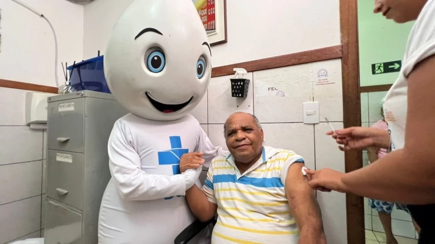 Salvador inicia vacinação contra gripe com ato simbólico e amplia campanha a partir desta quarta-feira (25)