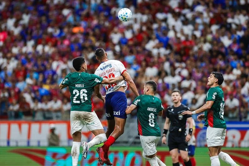 ARBITRAGEM LAMENTÁVEL! Com gol irregular, Palmeiras vence o Bahia