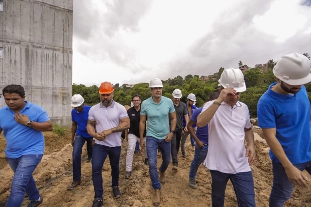 Bruno Reis se compromete a realizar pavimentação em Nova Constituinte após Jerônimo deixar obra incompleta
