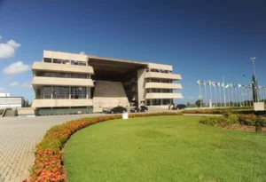 Chapa majoritária puxa proporcional e define ALBA; veja projeções