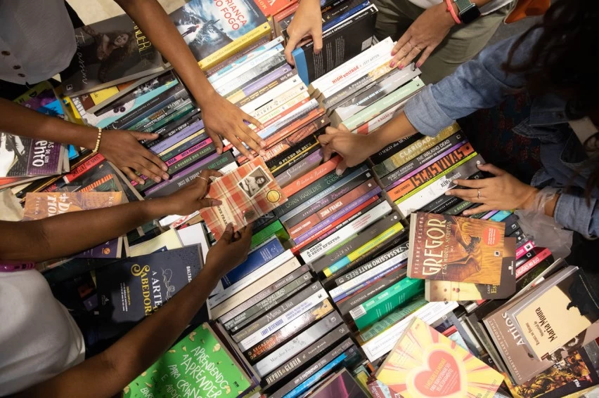 Com direito a vale-livro, 10 mil estudantes da rede municipal de Salvador visitam a Bienal do Livro na próxima semana