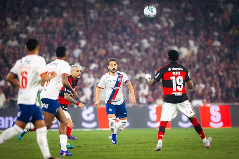 Com falhas na zaga central, Bahia perde para o Flamengo no Maracanã