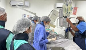 Hospital da Rede HU Brasil em João Pessoa inova em cirurgia para pacientes com perda auditiva