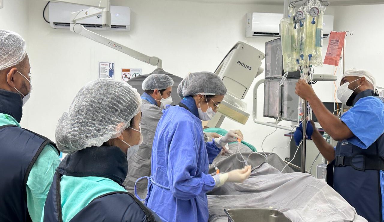 Hospital da Rede HU Brasil em João Pessoa inova em cirurgia para pacientes com perda auditiva