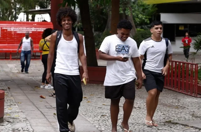 MEC prorroga prazo para pedir isenção da taxa de inscrição do Enem