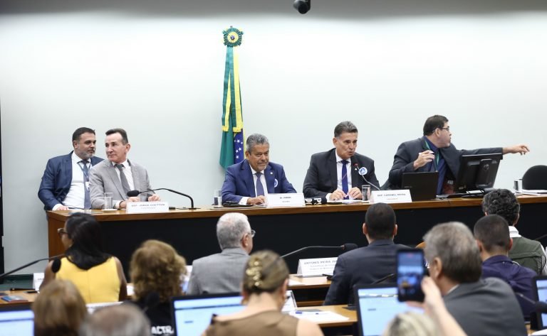 Audiência Pública - Regras para realização de exames médicos e psicológicos e a exigência do exame toxicológico para candidatos à habilitação nas categorias A e B.