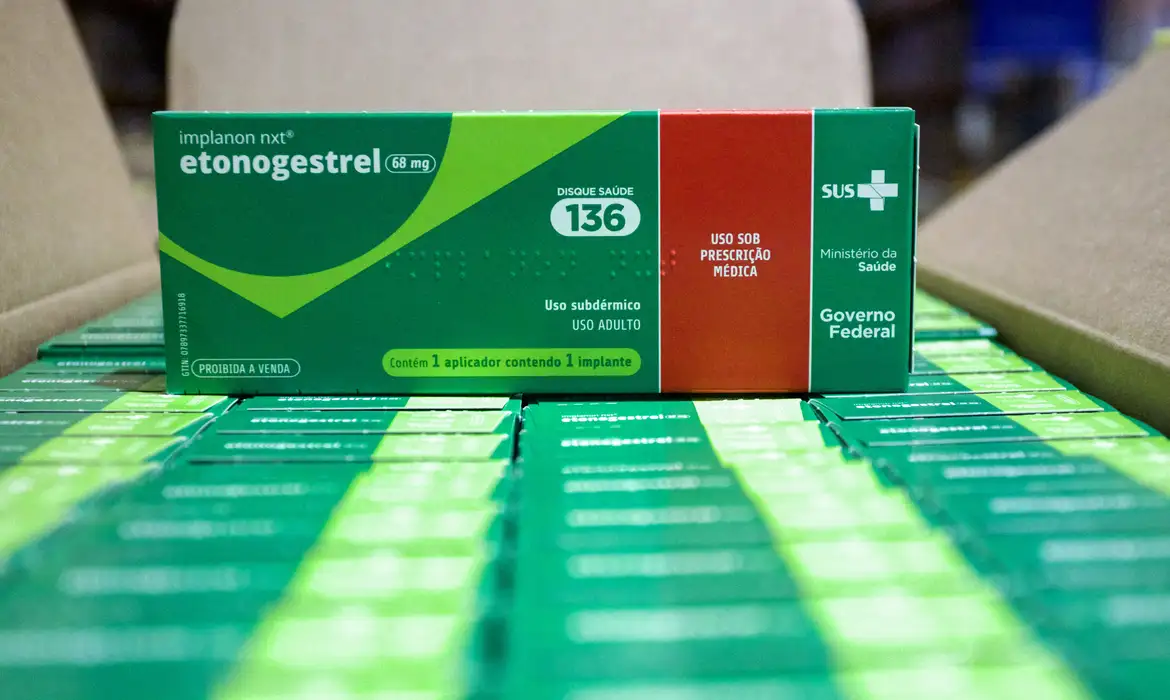 SUS qualifica profissionais para ampliar oferta de implantes hormonais