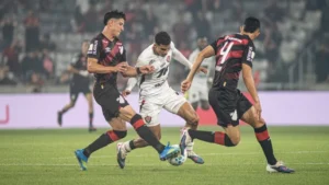 Vitória perde para o Athletico-PR fora de casa