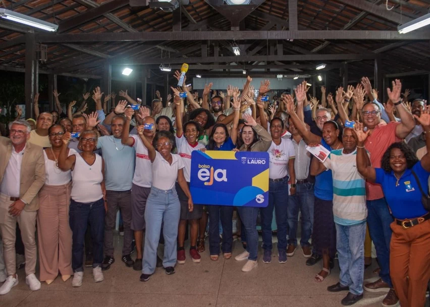 Debinha lança programa com auxílio mensal de R$ 200 para estudantes do EJA