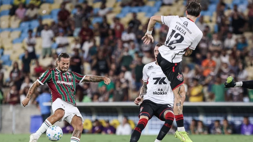 Fluminense arranca empate do Vitória no Maracanã