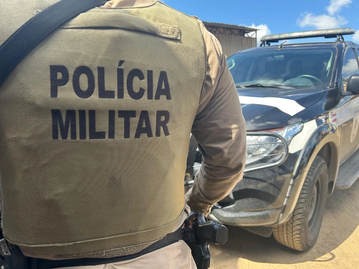 PM apreende drogas, munições e carregador de fuzil em Feira de Santana