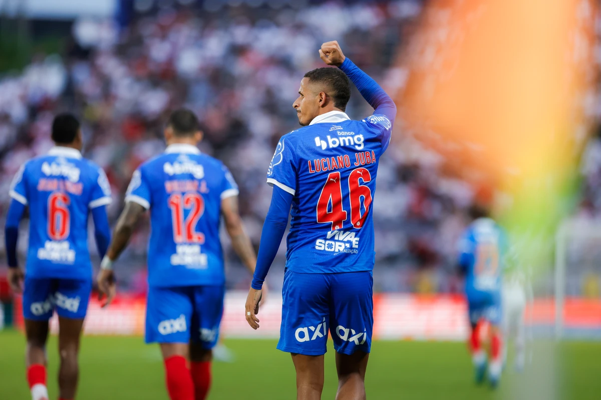 SE LIGA ANCELOTTI! Juba vive fase artilheira e levanta debate: melhor lateral do mundo?