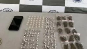 Suspeitos fogem e deixam drogas para trás
