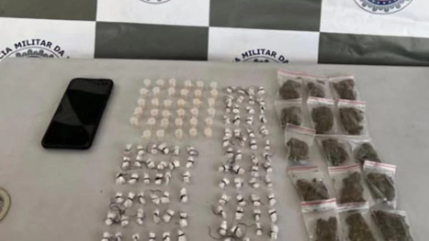 Suspeitos fogem e deixam drogas para trás